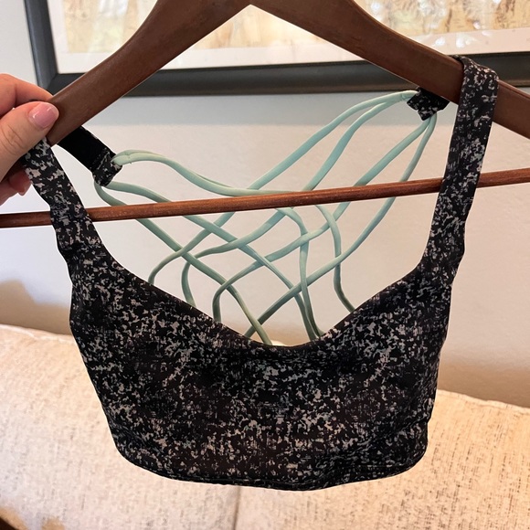 Lululemon bra size 6 - Picture 2 of 2